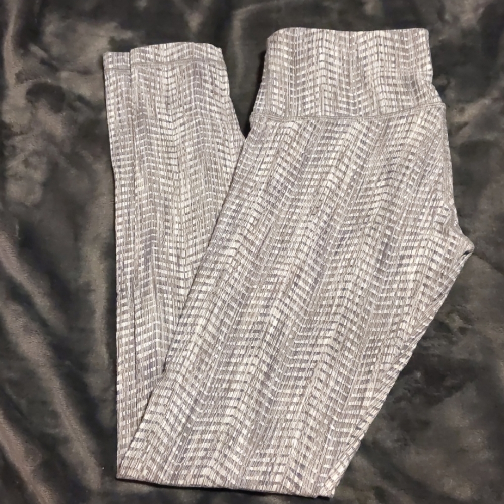 Lululemon Wunder Under LR 28" Size 4